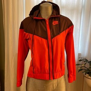 NIKE Orange Hooded Windrunner Jacket with Pockets 🧡